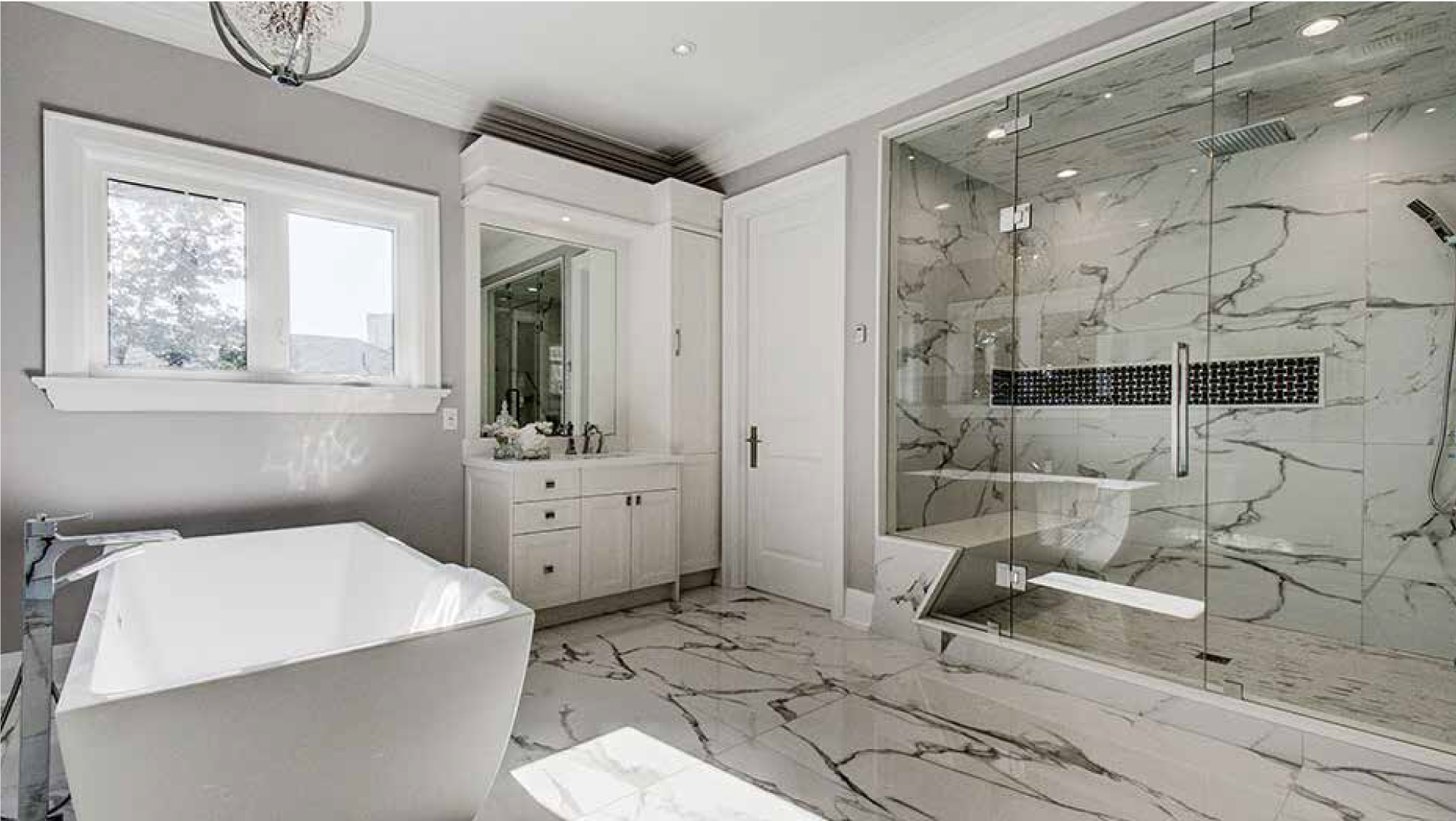 7 MINUTES TO AJAX STATION